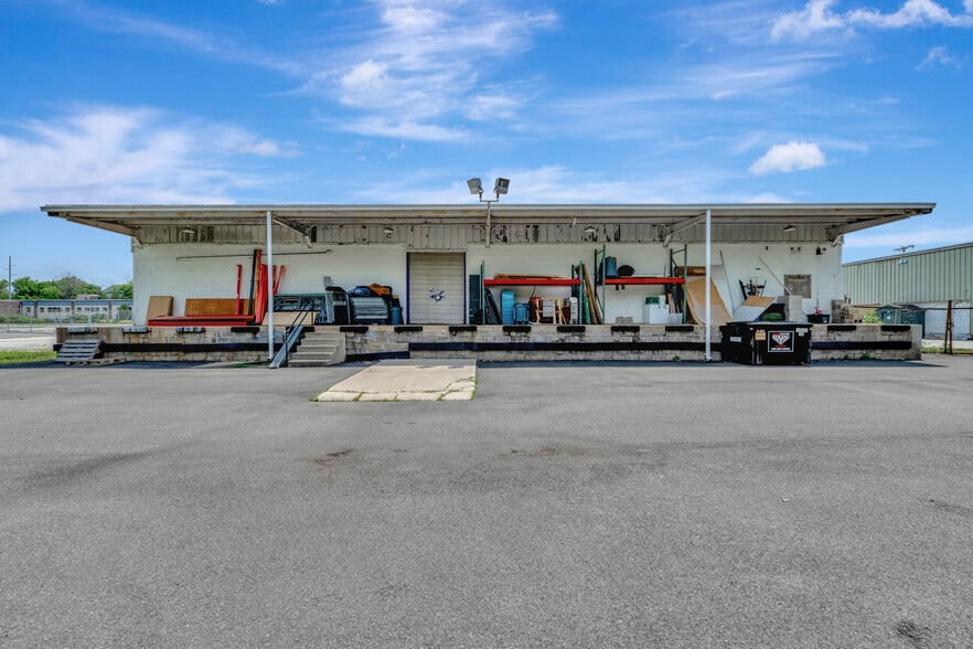 More Photos Of 22 Germay Dr, Wilmington Manufacturing For Lease