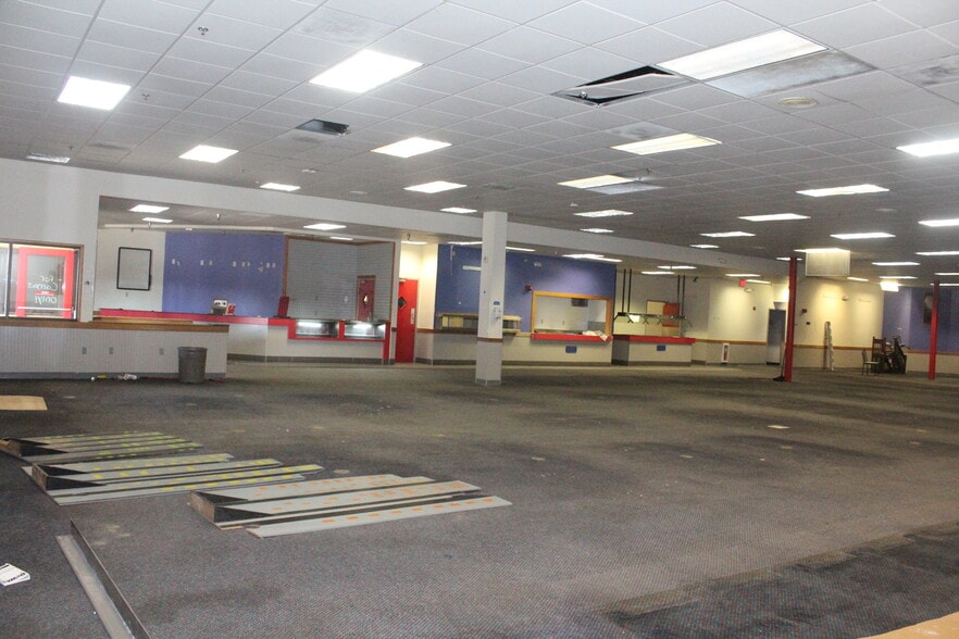More Photos Of 221 N 66th St, Lincoln Freestanding For Lease