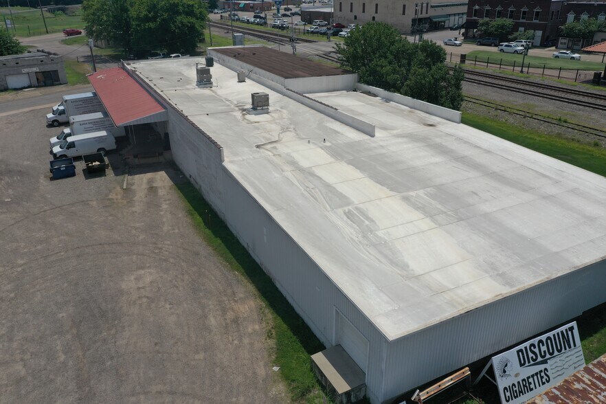 More Photos Of 301 N Commerce Ave, Russellville Warehouse For Sale