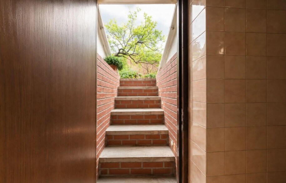 More Photos Of 6415 Myrtle Ave, Glendale Apartments For Sale