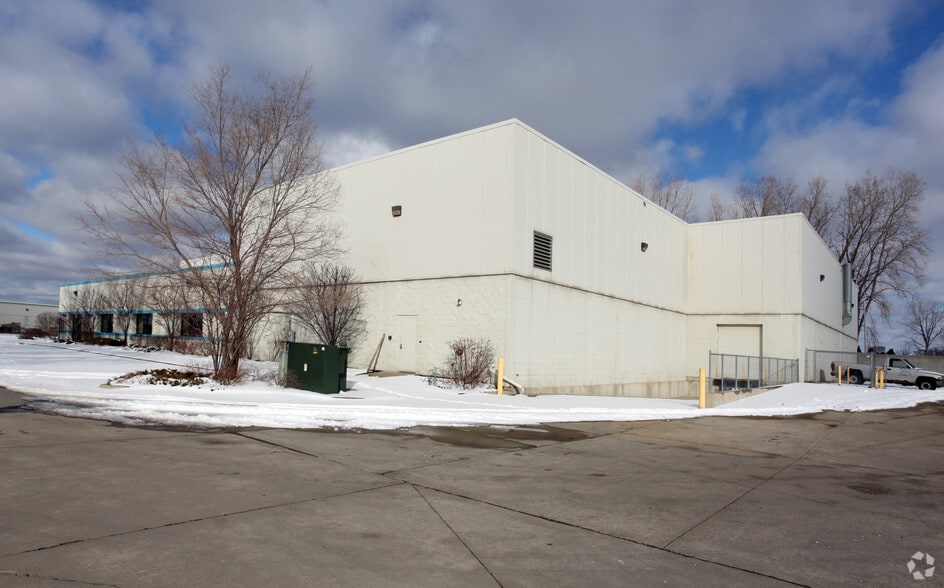 More Photos Of 29370 John R Rd, Madison Heights Manufacturing For Lease