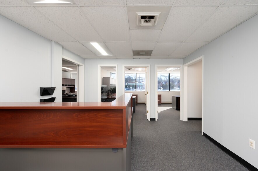 More Photos Of 2444 Solomons Island Rd, Annapolis General Retail For Sale