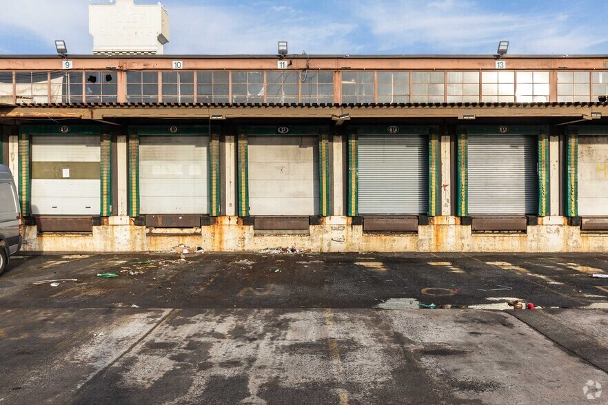 More Photos Of 460 Kingsland Ave, Brooklyn Truck Terminal For Lease