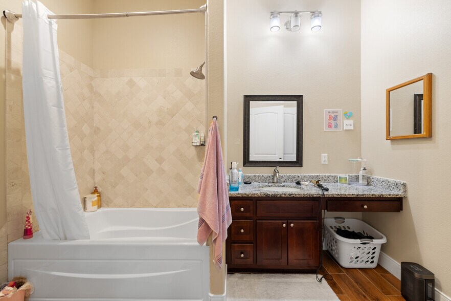 More Photos Of 1417 W State Highway 71, La Grange General Retail For Lease