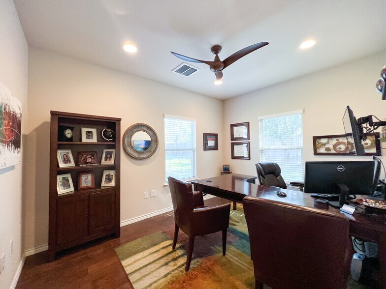 More Photos Of 1464 E Whitestone Blvd, Cedar Park Loft Creative Space For Lease