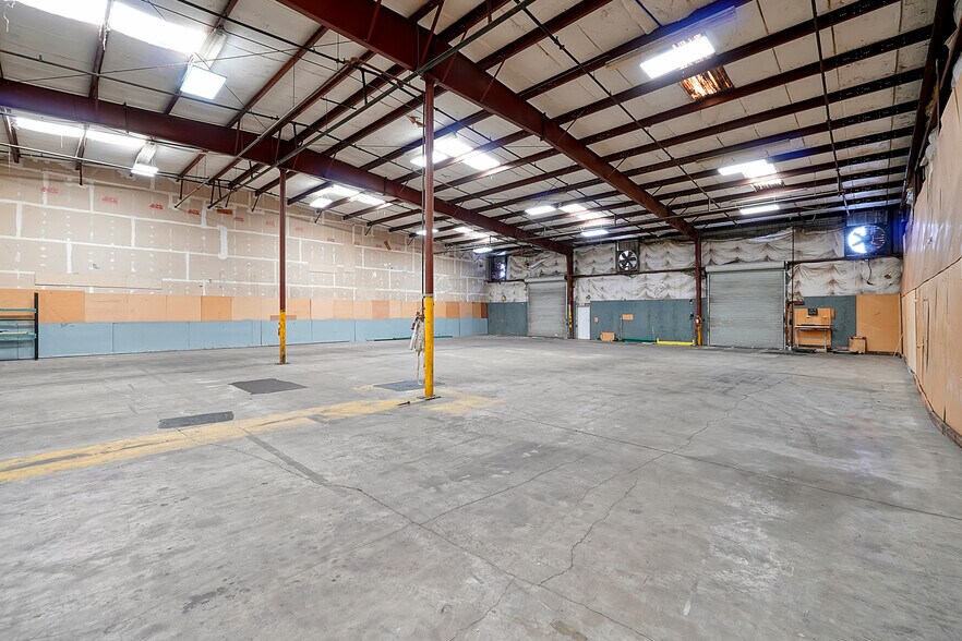 More Photos Of 11435 Rocket Blvd, Orlando Warehouse For Lease