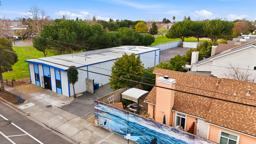 More Photos Of 593 Industrial Pky, Hayward Warehouse For Sale