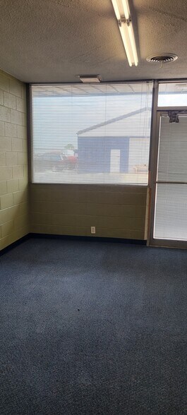 More Photos Of 1669 E Saint Louis St, Springfield Storefront Retail Office For Lease