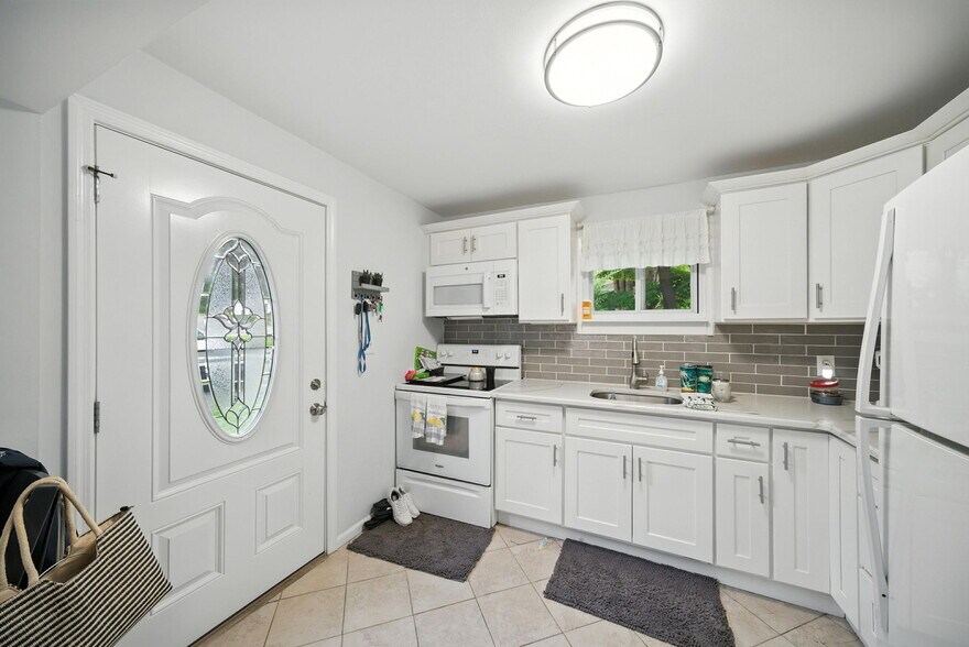 More Photos Of 260 Espanong Rd, Lake Hopatcong Restaurant For Sale
