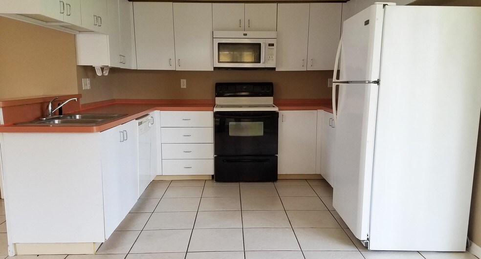 More Photos Of 128 Douglas Rd W, Oldsmar Apartments For Sale