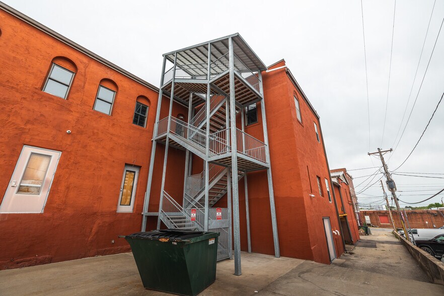 More Photos Of 717 N Pine St, Rolla Restaurant For Sale