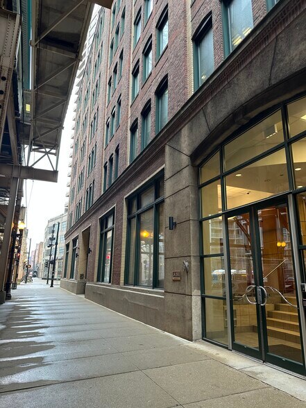 More Photos Of 560-566 W Lake St, Chicago Loft Creative Space For Lease