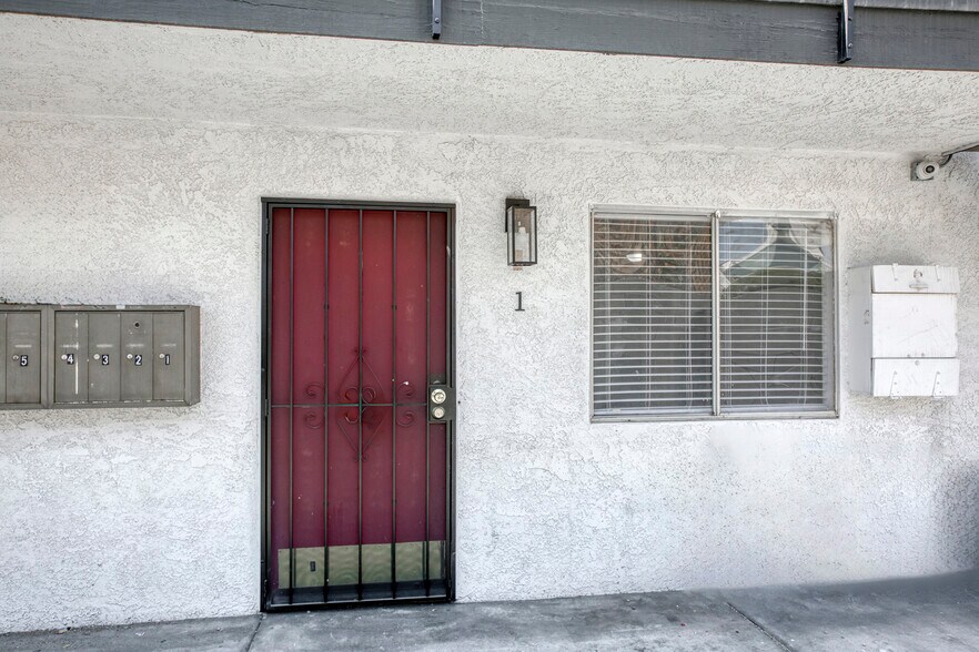 Primary Photo Of 317 S 9th St, Las Vegas Apartments For Sale