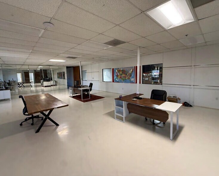More Photos Of 2025-2027 Long Beach Ave, Los Angeles Warehouse For Lease