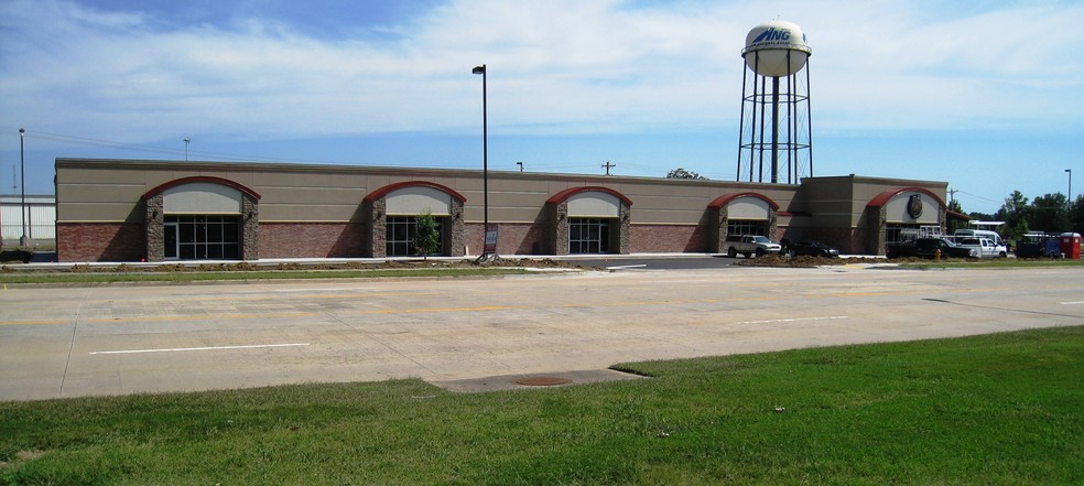 Primary Photo Of 5400 Phoenix Ave, Fort Smith Department Store For Lease