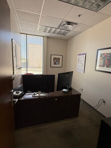 More Photos Of 4393 Sunbelt Dr, Addison Flex For Lease