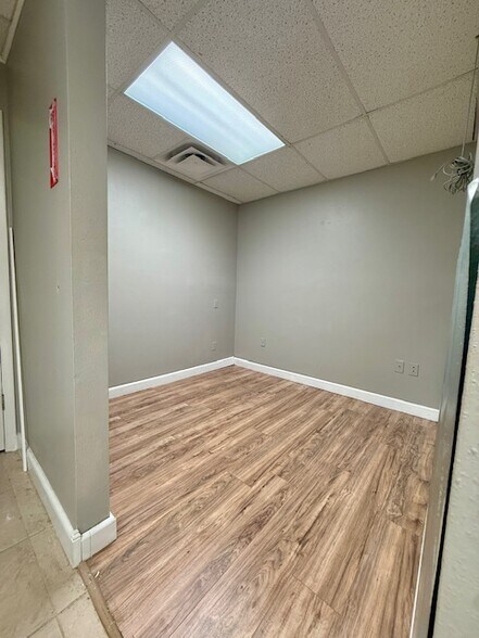 More Photos Of 4917 Ehrlich Rd, Tampa Office For Lease