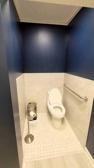 More Photos Of 101 Chapman St, Greenville Office For Sale