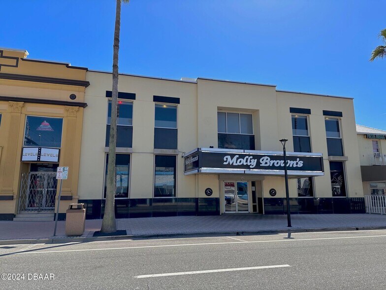 More Photos Of 546 Seabreeze Blvd, Daytona Beach Bar For Lease
