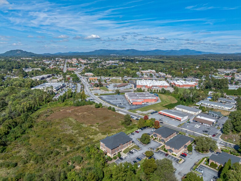 More Photos Of 120 Chadwick Square Ct, Hendersonville Medical For Lease