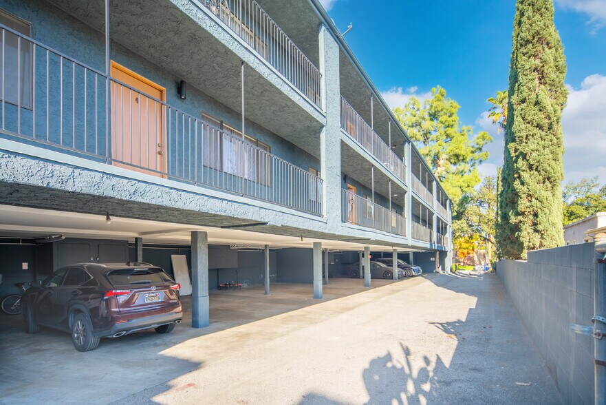 More Photos Of 113 N Grand Oaks Ave, Pasadena Apartments For Sale