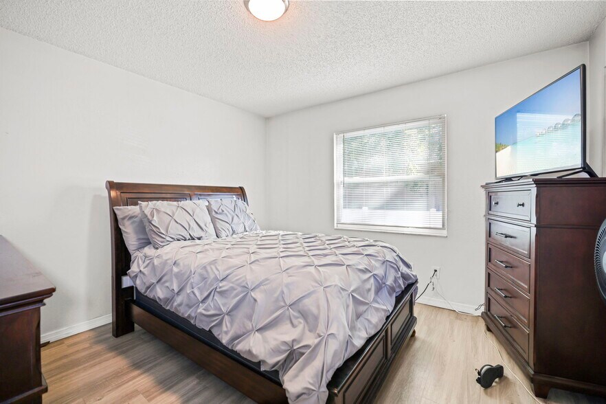More Photos Of 7108 S Kissimmee St, Tampa Multifamily For Sale