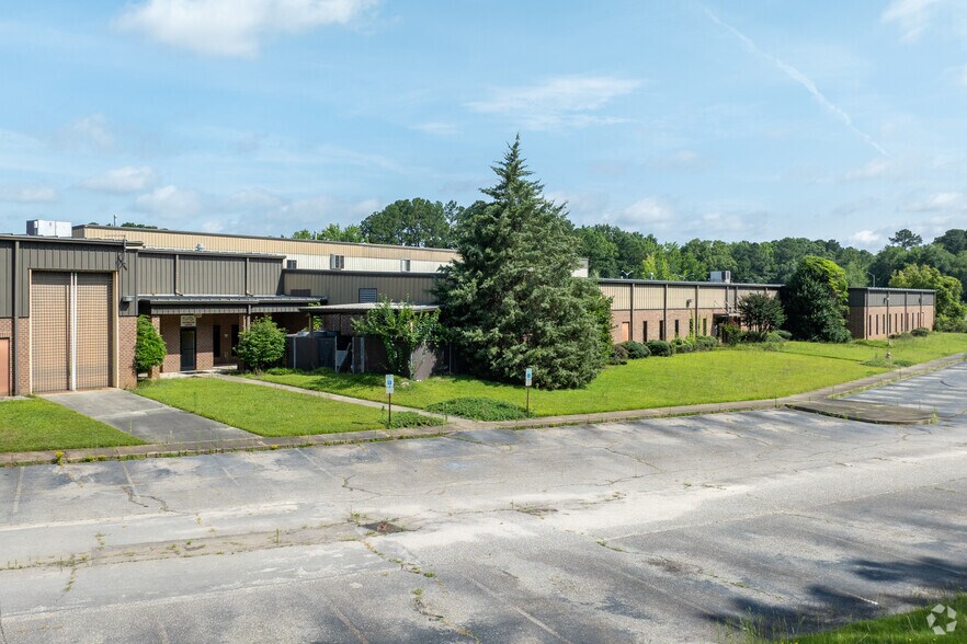 More Photos Of 719 Dunn Rd, Fayetteville Warehouse For Sale