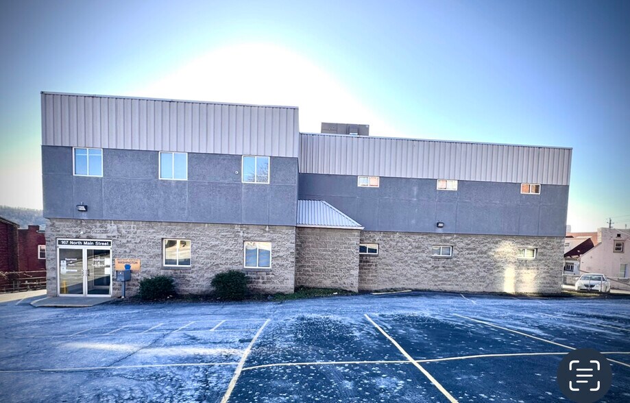 More Photos Of 167 N Main St, Washington Office For Sale