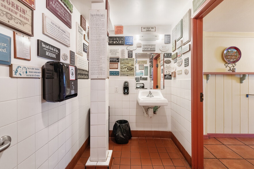 More Photos Of 2009 Bridgeway, Sausalito Restaurant For Lease