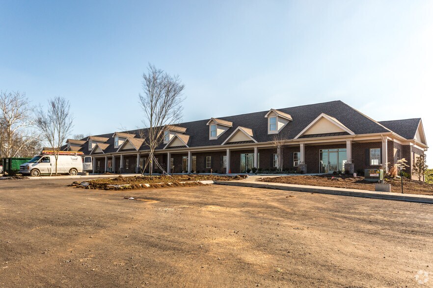 More Photos Of 1528 Hunt Club Blvd, Gallatin Office For Lease