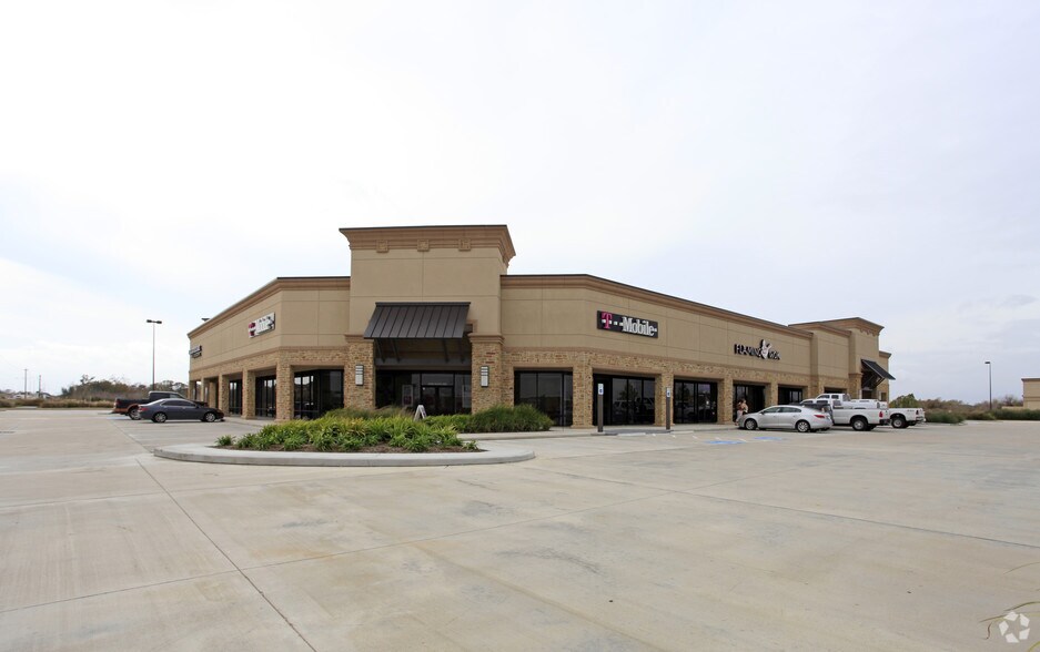 More Photos Of 8498 S Sam Houston Pky E, Houston Storefront For Sale