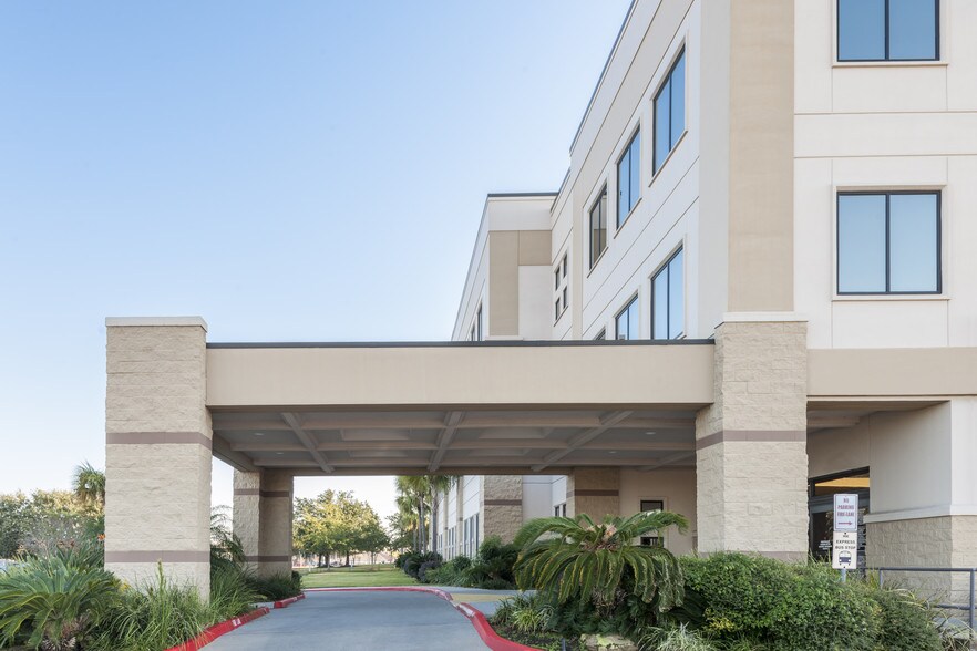More Photos Of 6807 Emmett F. Lowry Expy, Texas City Medical For Lease