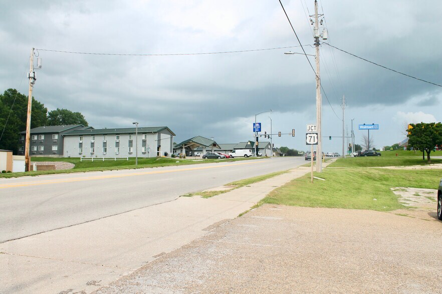 More Photos Of 1709-1713 E 7th St, Atlantic General Retail For Sale