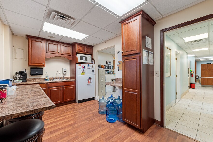 More Photos Of 5555 Us-60 E, Huntington Office For Sale