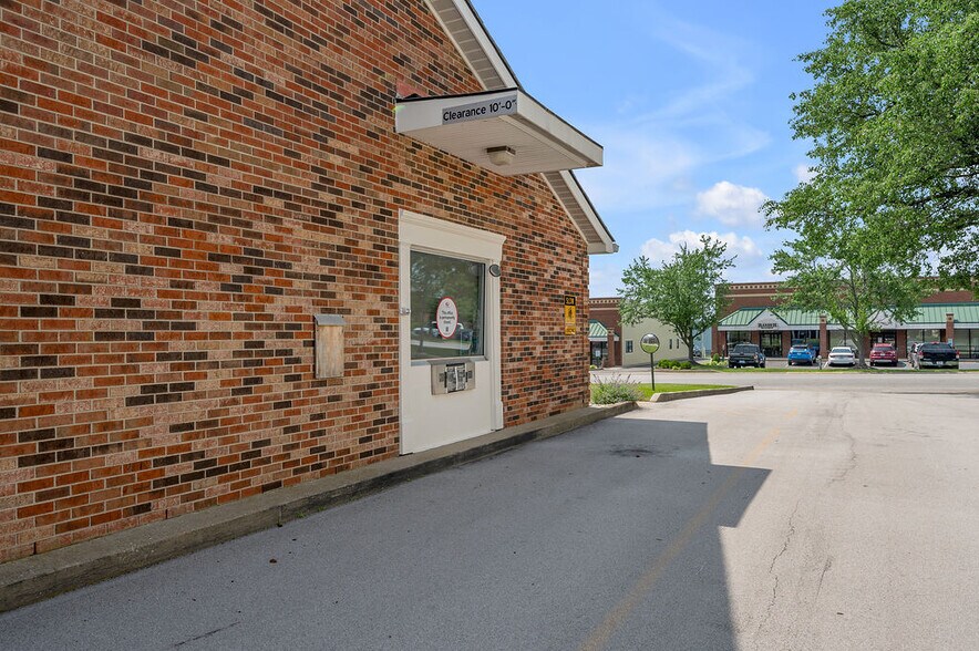 More Photos Of 250 Crossfield Dr, Versailles Light Manufacturing For Lease