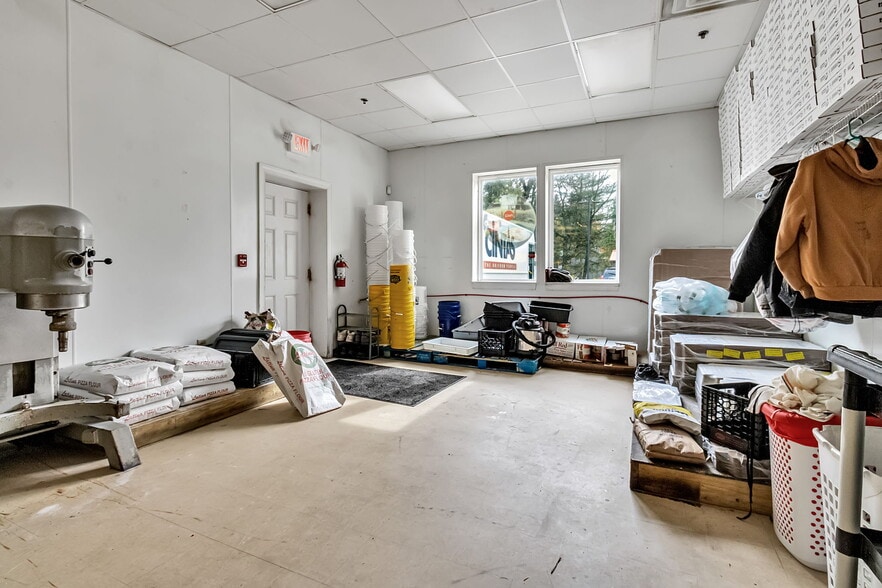 More Photos Of 2-85 Bristol Ln, Ellicottville General Retail For Lease