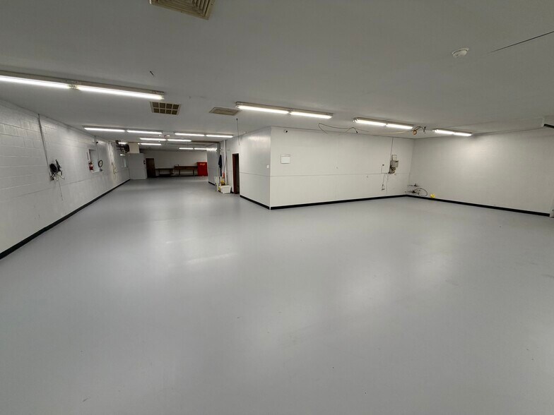More Photos Of 1777 N Colony Rd, Meriden Warehouse For Lease