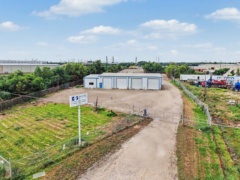 More Photos Of 11421 Interstate 10 E, Baytown Service For Lease