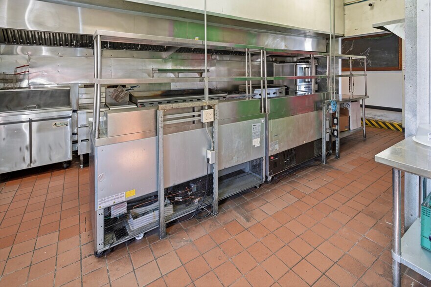 More Photos Of 5824-5846 NE Sandy Blvd, Portland Restaurant For Sale