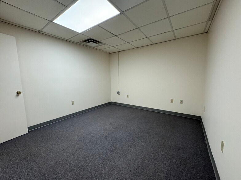 More Photos Of 760-780 N Main St, Providence Medical For Lease