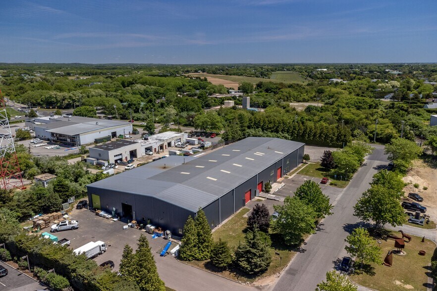 More Photos Of 1 Mariner Dr, Southampton Warehouse For Lease