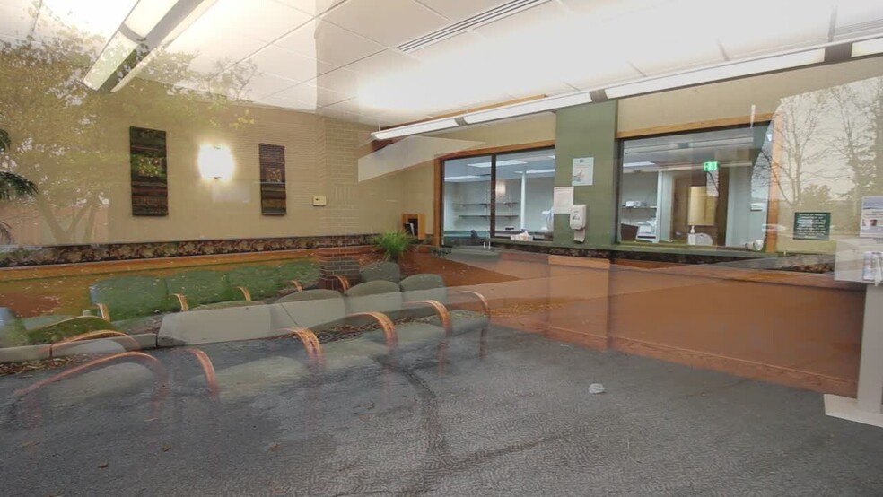 Primary Photo Of 2520 Lake Ave, Fort Wayne Medical For Sale