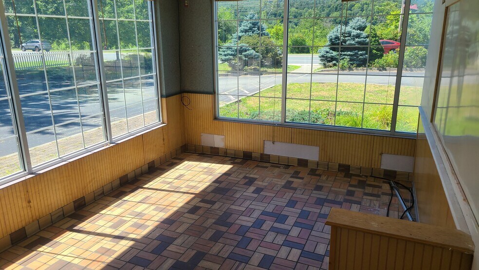 More Photos Of 2781 US Route 5 N, Windsor Fast Food For Lease