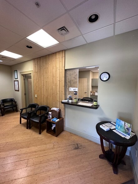 More Photos Of 842 Sunset Lake Blvd, Venice Medical For Sale