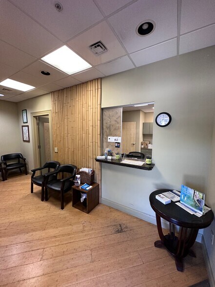 More Photos Of 842 Sunset Lake Blvd, Venice Medical For Lease