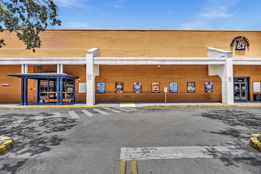 More Photos Of 8030-8384 N Pines Blvd, Pembroke Pines General Retail For Lease