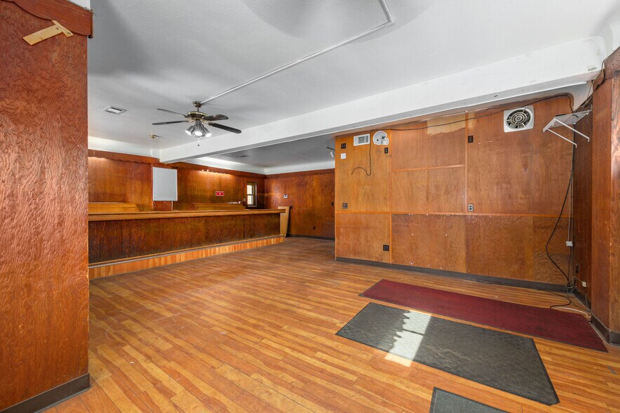 More Photos Of 5203 Turney Rd, Garfield Heights Bar For Sale