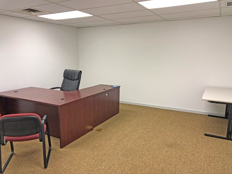 More Photos Of 556 Main St, Stroudsburg Office Residential For Lease