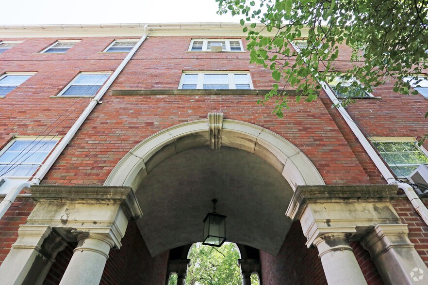 More Photos Of 3333 Grand Ave, Des Moines Apartments For Sale