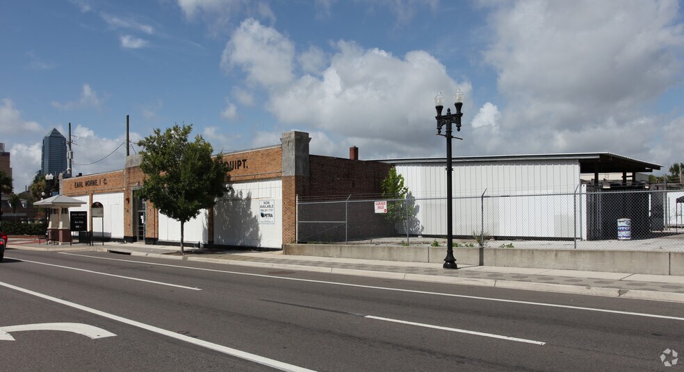 More Photos Of 1100 N Main St, Jacksonville Office For Lease
